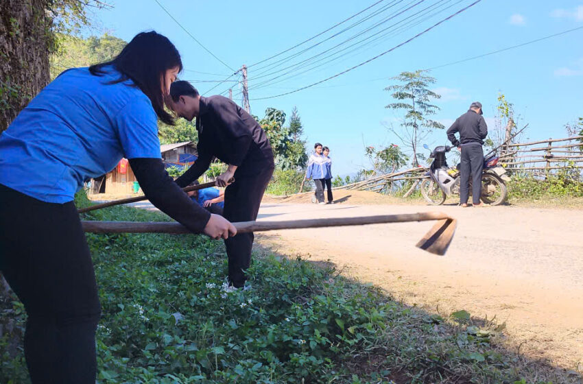  Chi đoàn Trường PTDTBT Tiểu học &THCS Nam Cao ra quân vệ sinh môi trường, xây dựng một môi trường xanh – sạch – đẹp